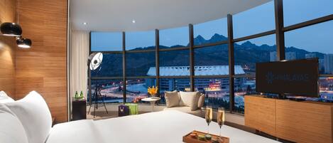 迷你吧贈品、房內夾萬、書桌、遮光窗簾/窗簾