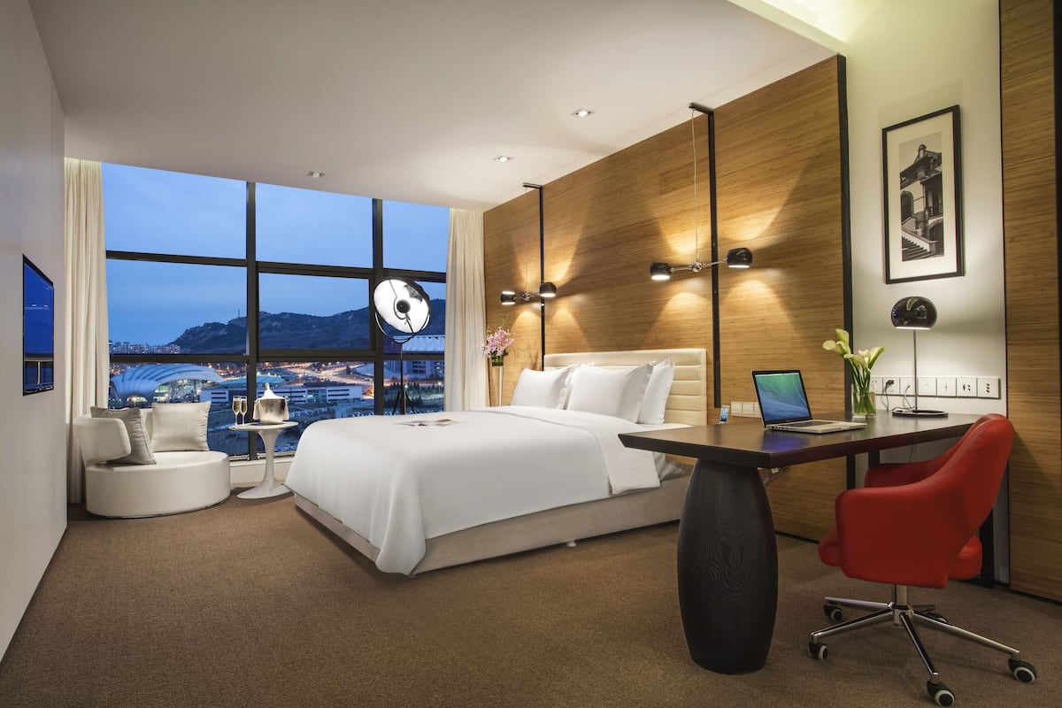 Free minibar, in-room safe, desk, blackout curtains