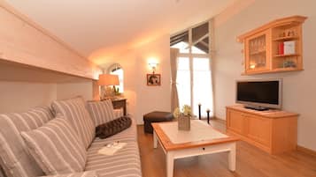 Comfort-Apartment, 1 Schlafzimmer, Balkon, Bergblick (08 | himmelREICH) | Wohnbereich