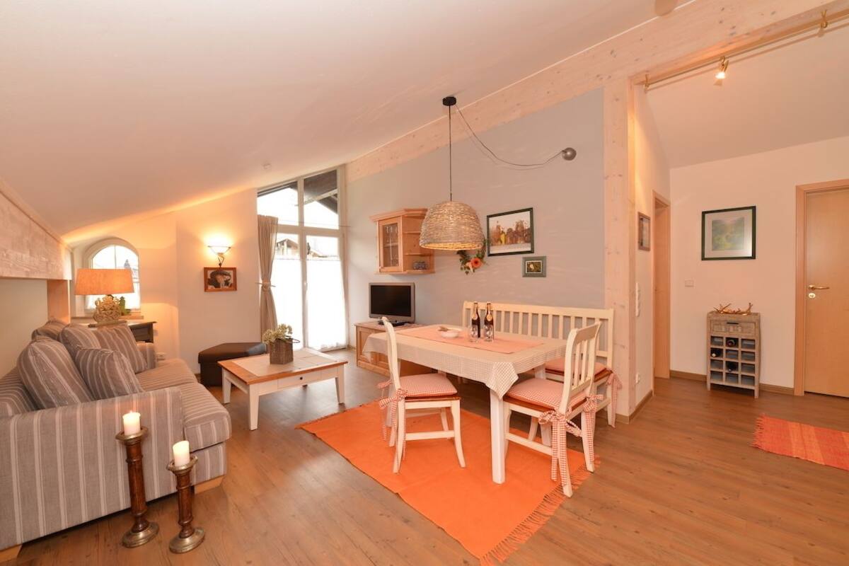 Comfort Condo, 1 Bedroom, Balcony, Mountain View (08 | himmelREICH)