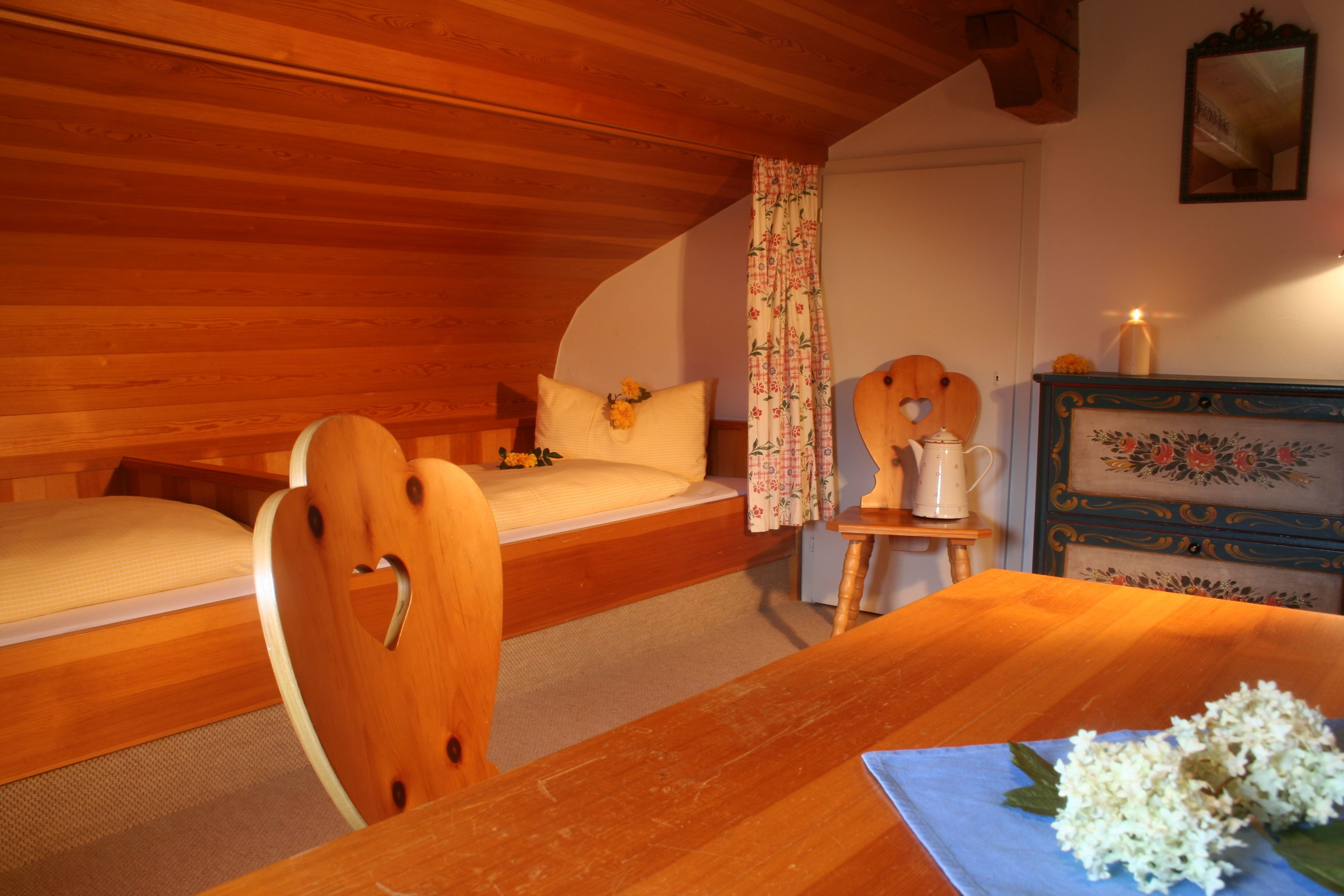 deluxe condo, 1 bedroom, balcony, mountain view | in-room dining