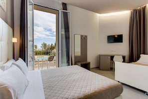 In-room safe, free WiFi, bed sheets