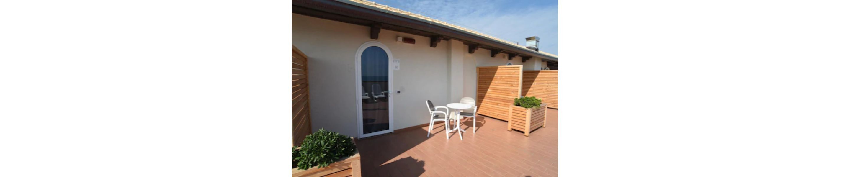 panoramic room, 1 double bed | terrace/patio