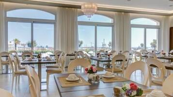 Free buffet breakfast