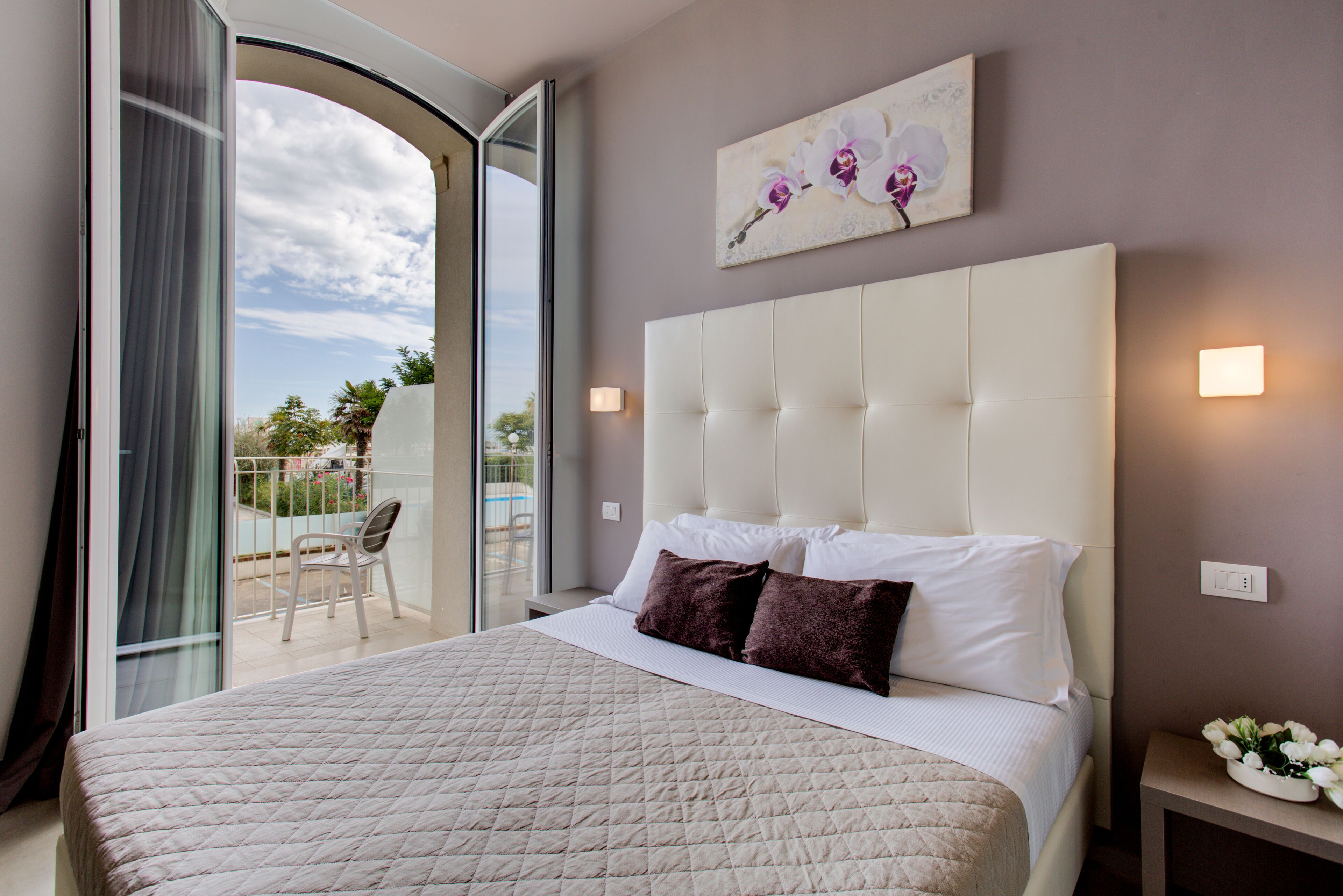 deluxe room | 1 bedroom, in-room safe, free wifi, bed sheets