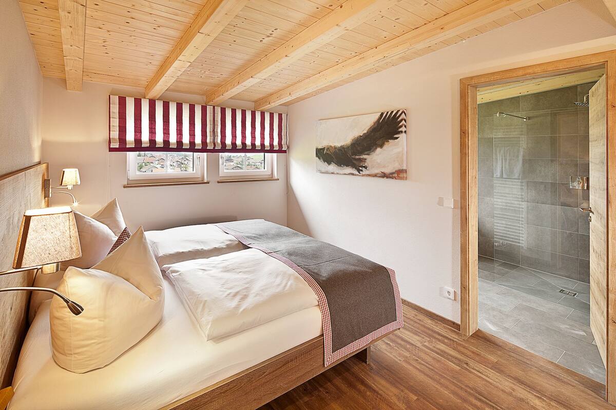 Premium bedding, soundproofing, free cots/infant beds, free WiFi