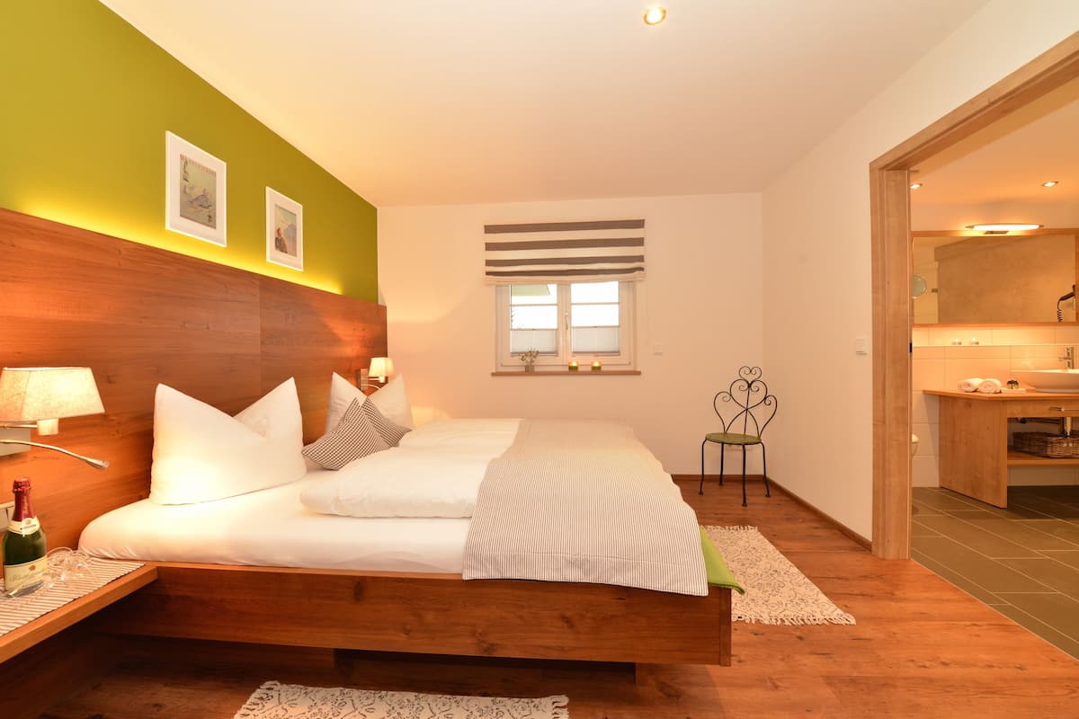 Premium bedding, soundproofing, free cots/infant beds, free WiFi