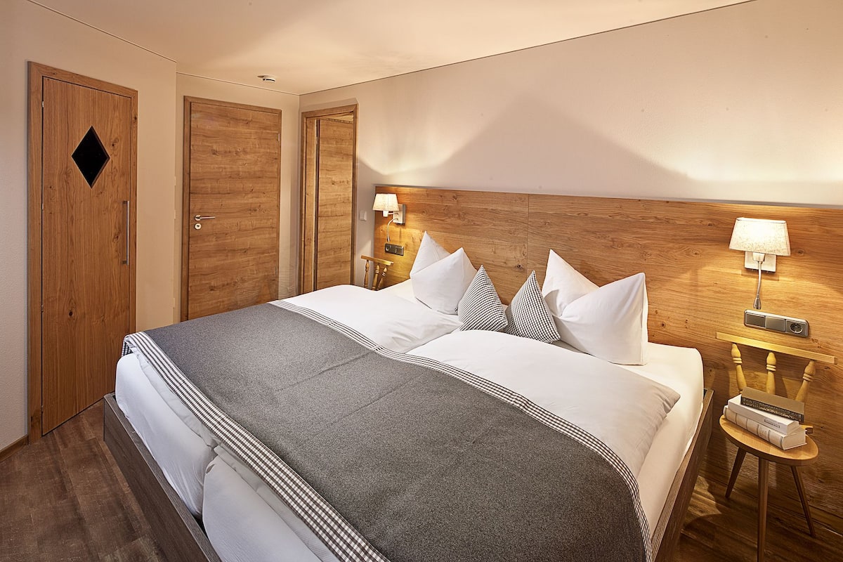 Premium bedding, soundproofing, free cots/infant beds, free WiFi