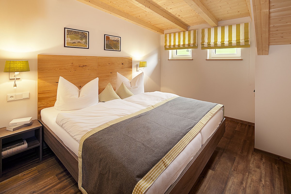 Premium bedding, soundproofing, free cots/infant beds, free WiFi