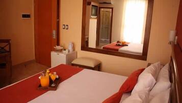 Minibar, in-room safe, desk, iron/ironing board