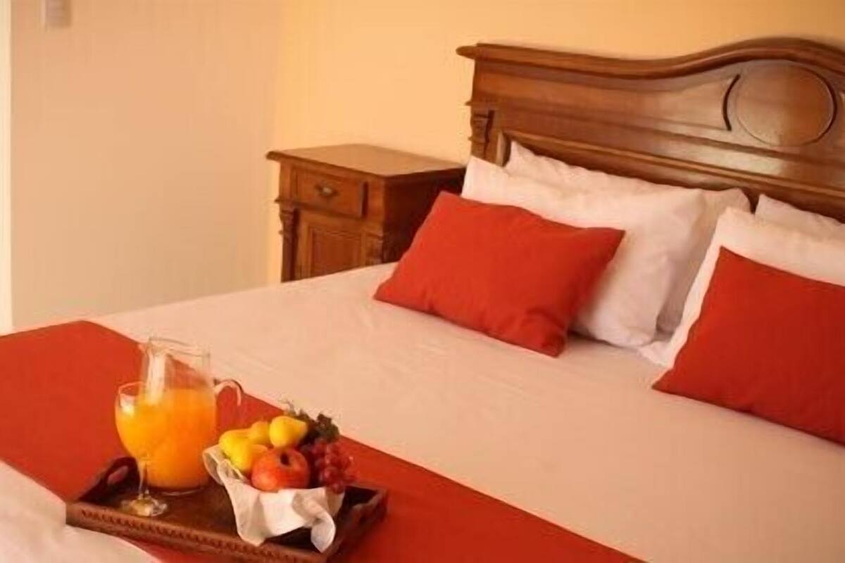 Standard Double Room, Berbilang Katil | Bar mini, peti besi dalam bilik, meja, seterika/papan seterika