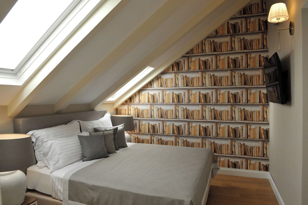 DELUXE ROOM WITH BATH