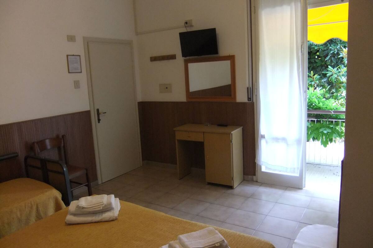 Quarto solteiro | Cofres nos quartos, escrivaninha, berços (sobretaxa), Wi-Fi de cortesia
