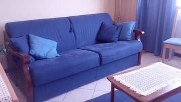 Chambre Familiale, 1 chambre, vue lac | Coin séjour | Télévision à écran plat