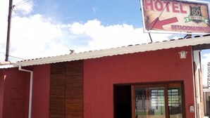 A red building with a sign indicating it is a 50th anniversary hotel. - Hotel 50 (Extrema)