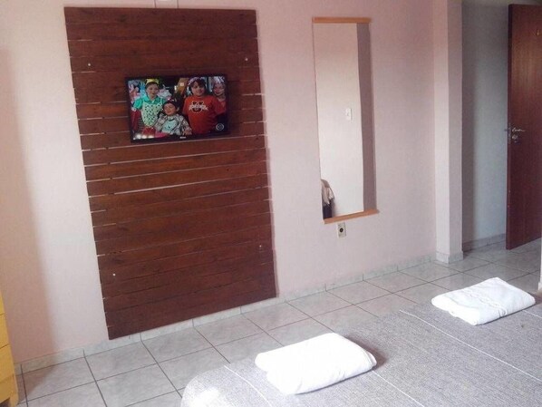 迷你吧、書桌、熨斗/熨衣板、免費無線上網