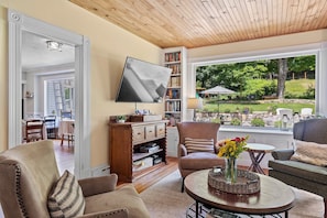 Téléviseur à écran plat, Netflix, Hulu, services de diffusion en continu