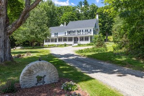 Front of property - Inn On Golden Pond (Holderness)