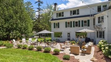 Laurel Island | Terrace/patio