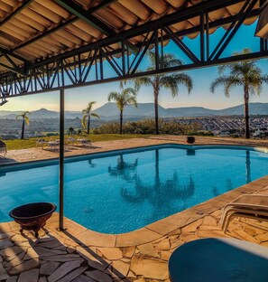 Außenpool, Liegestühle