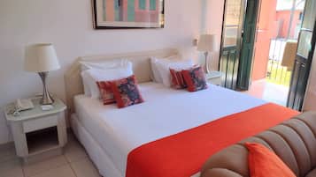 Quarto casal luxo (Super) | Roupas de cama premium, frigobar, cofres nos quartos, escrivaninha