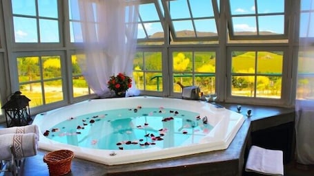 Indoor spa tub