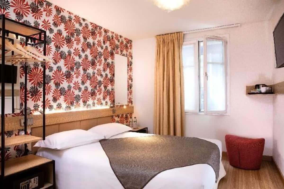 Minibar, in-room safe, individually decorated, individually furnished