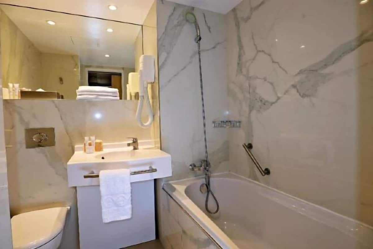 Bathroom | Free toiletries, hair dryer, towels, soap