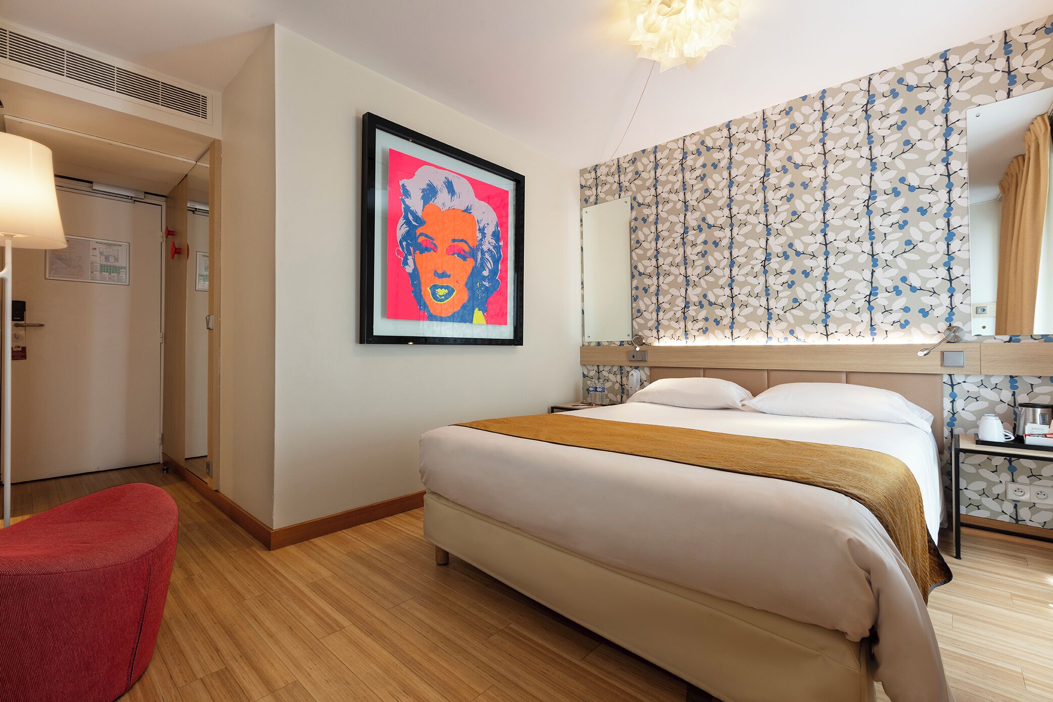 superior room | minibar, in-room safe, individually decorated, individually furnished