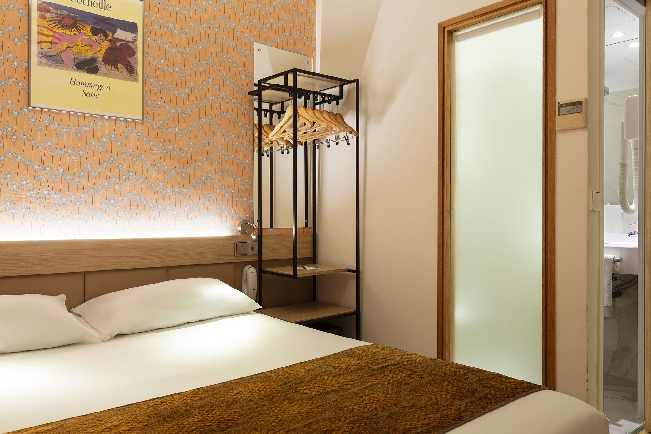 double room | minibar, in-room safe, individually decorated, individually furnished