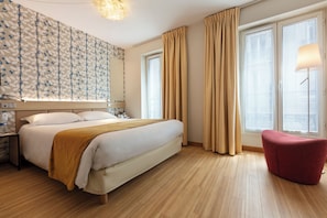 Superior Room | Minibar, in-room safe, individually decorated, individually furnished