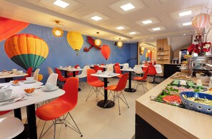 Daily buffet breakfast (EUR 14 per person) - Hotel Hor Les Lumières (Paris)