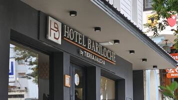 Fachada de la propiedad