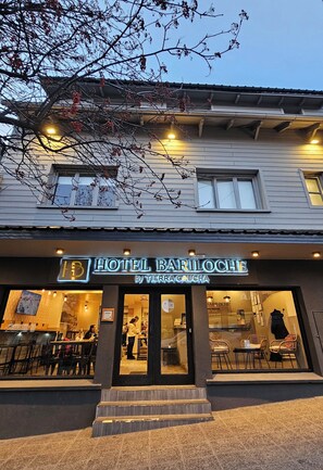 Front of property - Hotel Bariloche By Tierra Gaucha (San Carlos de Bariloche)