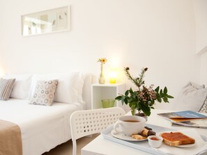 Habitación doble (Uccellini) | Escritorio, tabla de planchar con plancha y cunas gratuitas 