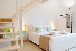 Driepersoonskamer (Nido) | Een bureau, een strijkplank/strijkijzer, gratis babybedden, gratis wifi