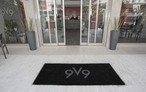 Property entrance - Hotel V99 (Rome)