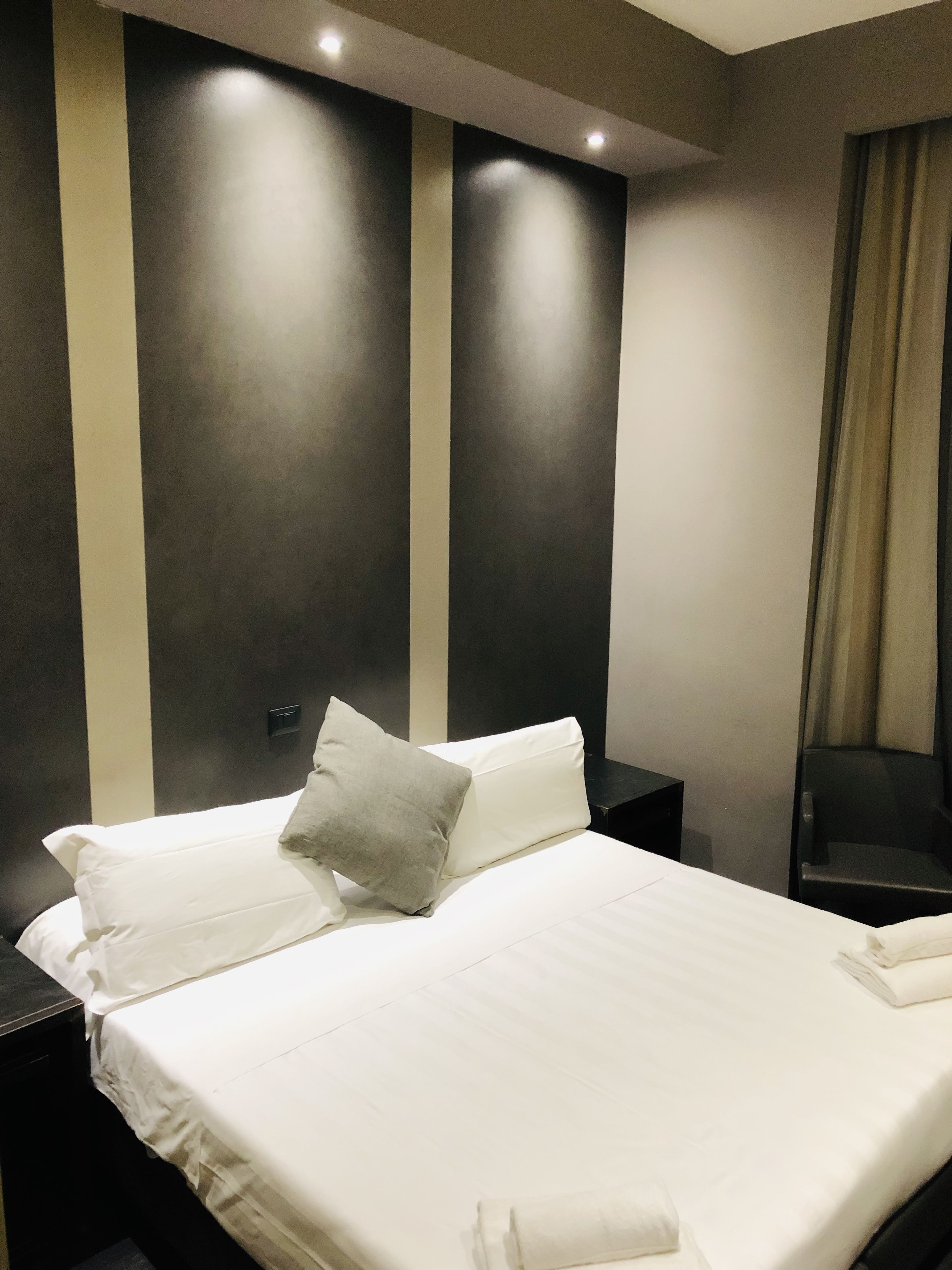 Hochwertige Bettwaren, Minibar, Zimmersafe, Schreibtisch