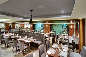 Frühstück, Mittagessen, Abendessen, internationale Küche 