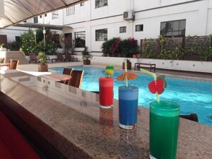 Poolside bar - Atrium Confort Hotel Parauapebas (Parauapebas)
