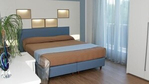 A bedroom with a bed, a bedside table, a potted plant, and a window with curtains. - Hotel Dante (Jesolo)