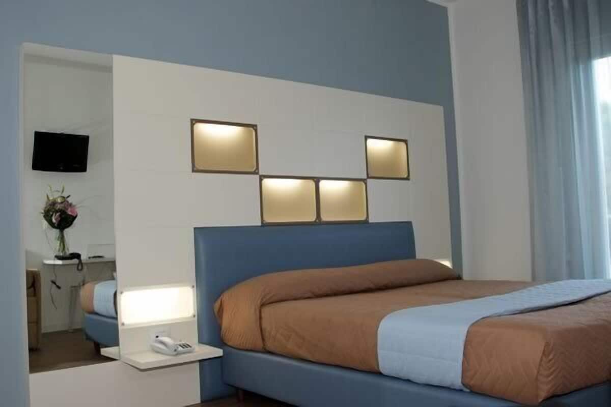 Standard Double Room | In-room safe, individually decorated, individually furnished, desk