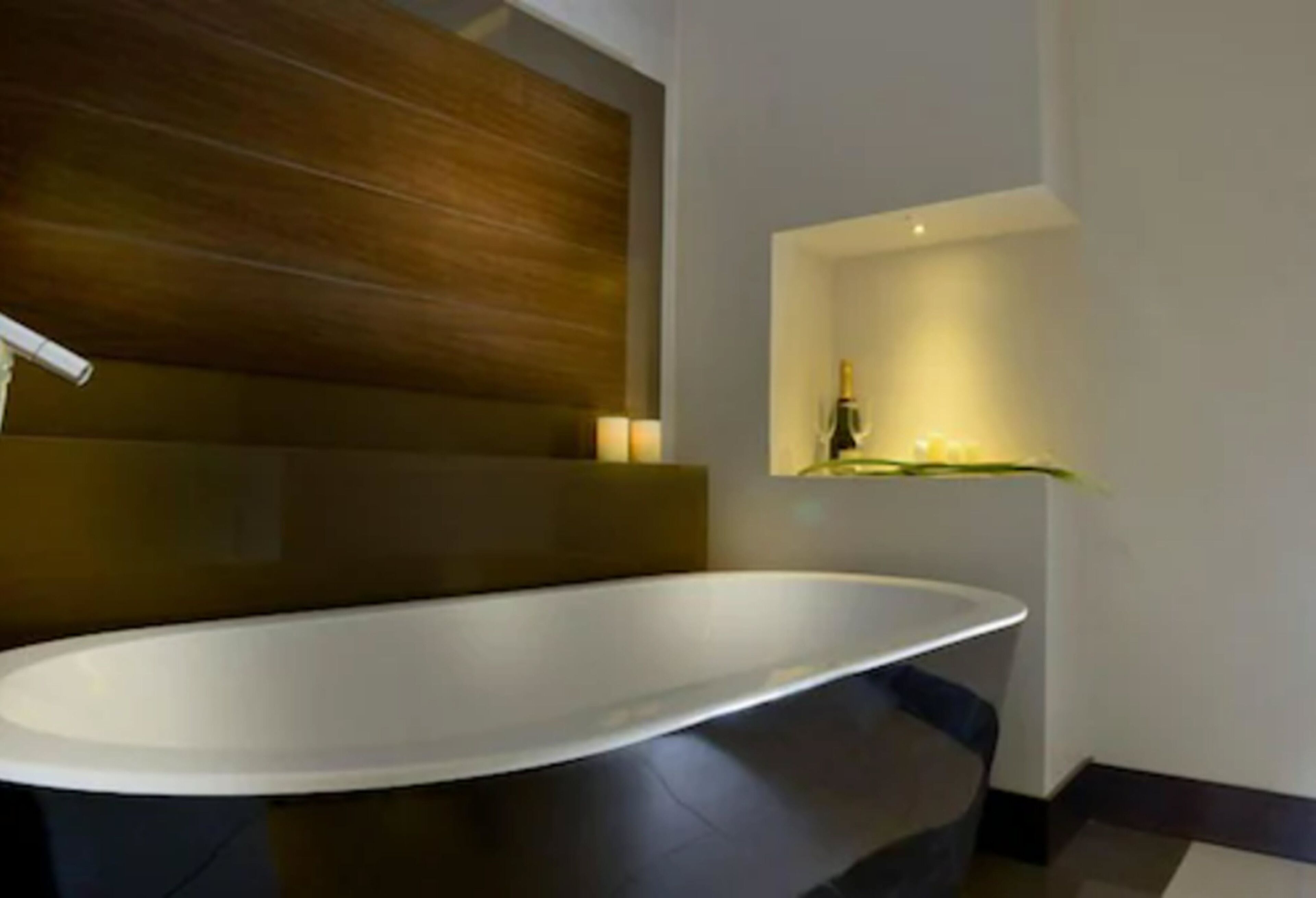 presidential suite | deep-soaking bathtub