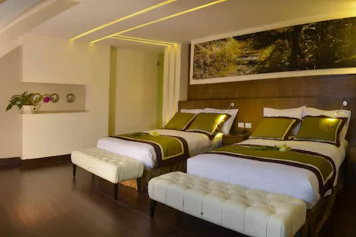 Chambre Deluxe avec lits jumeaux | Literie de qualité, minibar, coffre-fort, bureau
