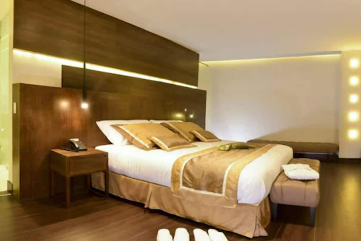 presidential suite | premium bedding, minibar, in-room safe, desk