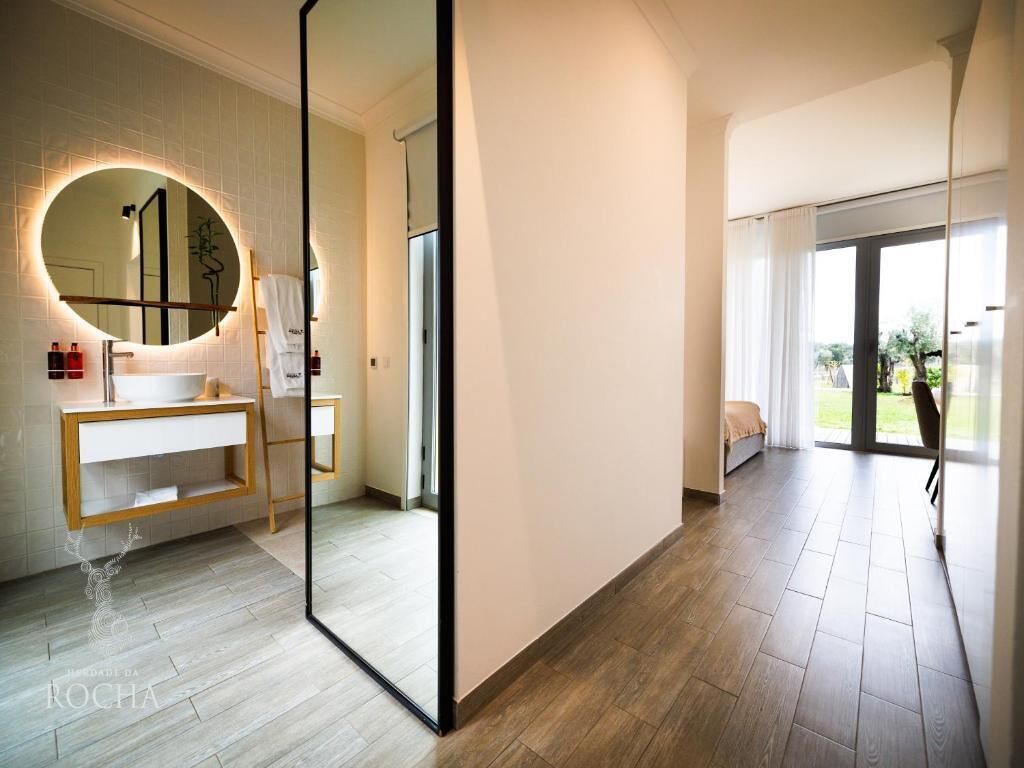 1 bedroom, soundproofing, free cots/infant beds, rollaway beds
