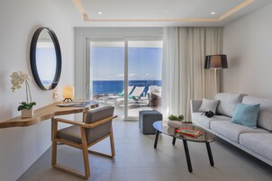 Egyptian cotton sheets, premium bedding, minibar, in-room safe