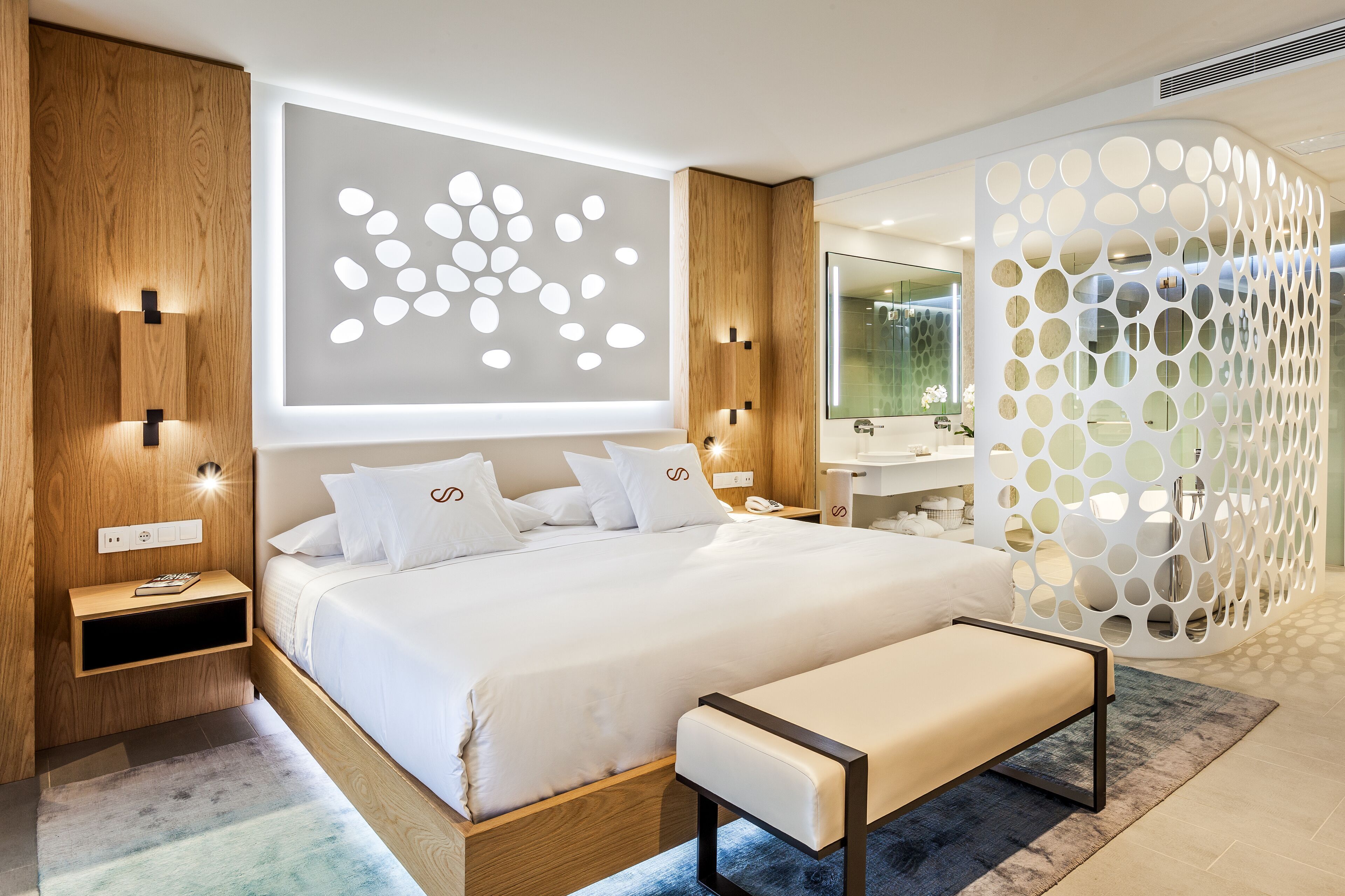 Egyptian cotton sheets, premium bedding, minibar, in-room safe