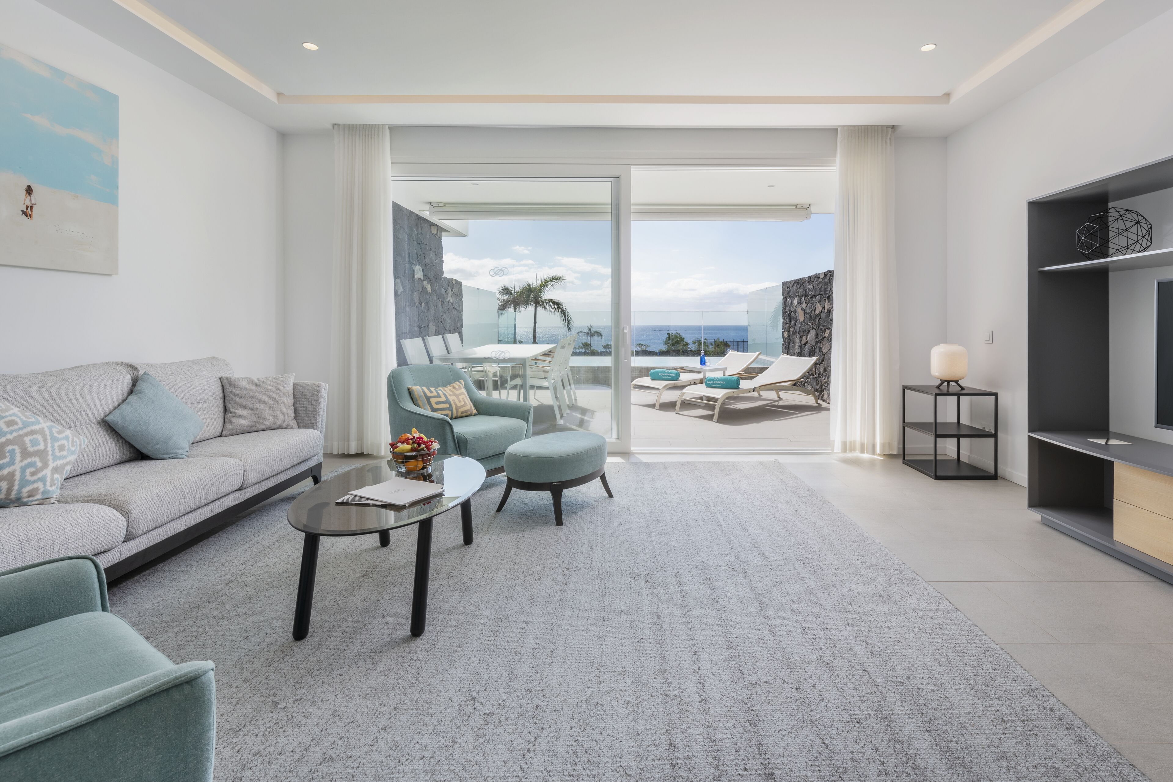 Duplex Villa with 2 bedrooms and private pool | Area keluarga | TV LCD