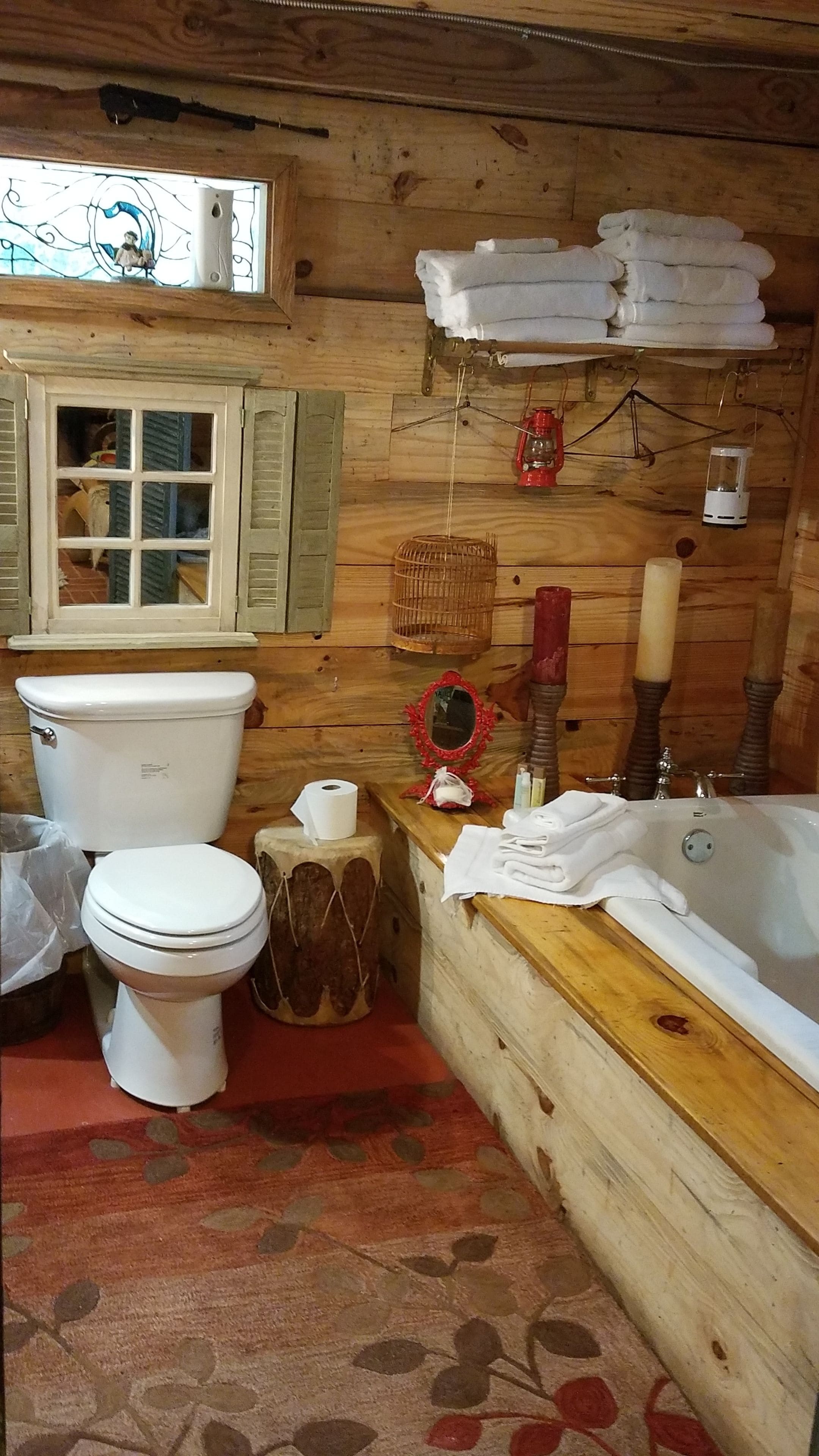 Carriage House | Bagno | Combinazione doccia/vasca, asciugacapelli, asciugamani, shampoo